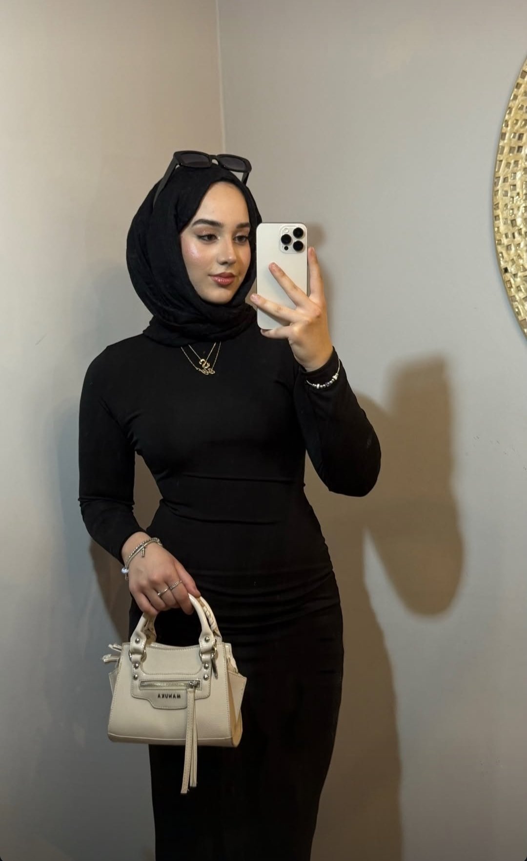 Elif, 22